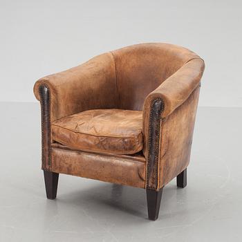 CLUBFÅTÖLJ, engelsk stil, 1900-talets andra hälft.