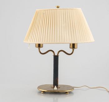 Josef Frank, bordslampa, modell 2388, Firma Svenskt Tenn.