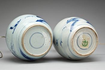 BORDSLAMPOR/BOJANER, 2 st. Porslin. Kina, 1800-tal.