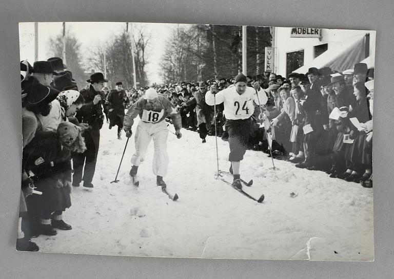 FOTOGRAFIER, 112 st, 1940-tal. Från press, 1900--talets mitt.