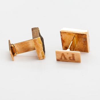 Björn Weckström, "Gold stones", a pair of 14K gold cufflinks with copper ore. Lapponia 1979.