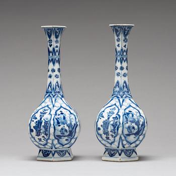 A pair of blue and white hexagonal vases, Qing dynasty, Kangxi (1662-1722).