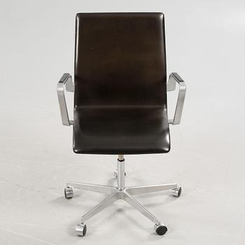 A desk chair, model Oxford, designed by Arne Jacobsen for Fritz Hansen, 2005.