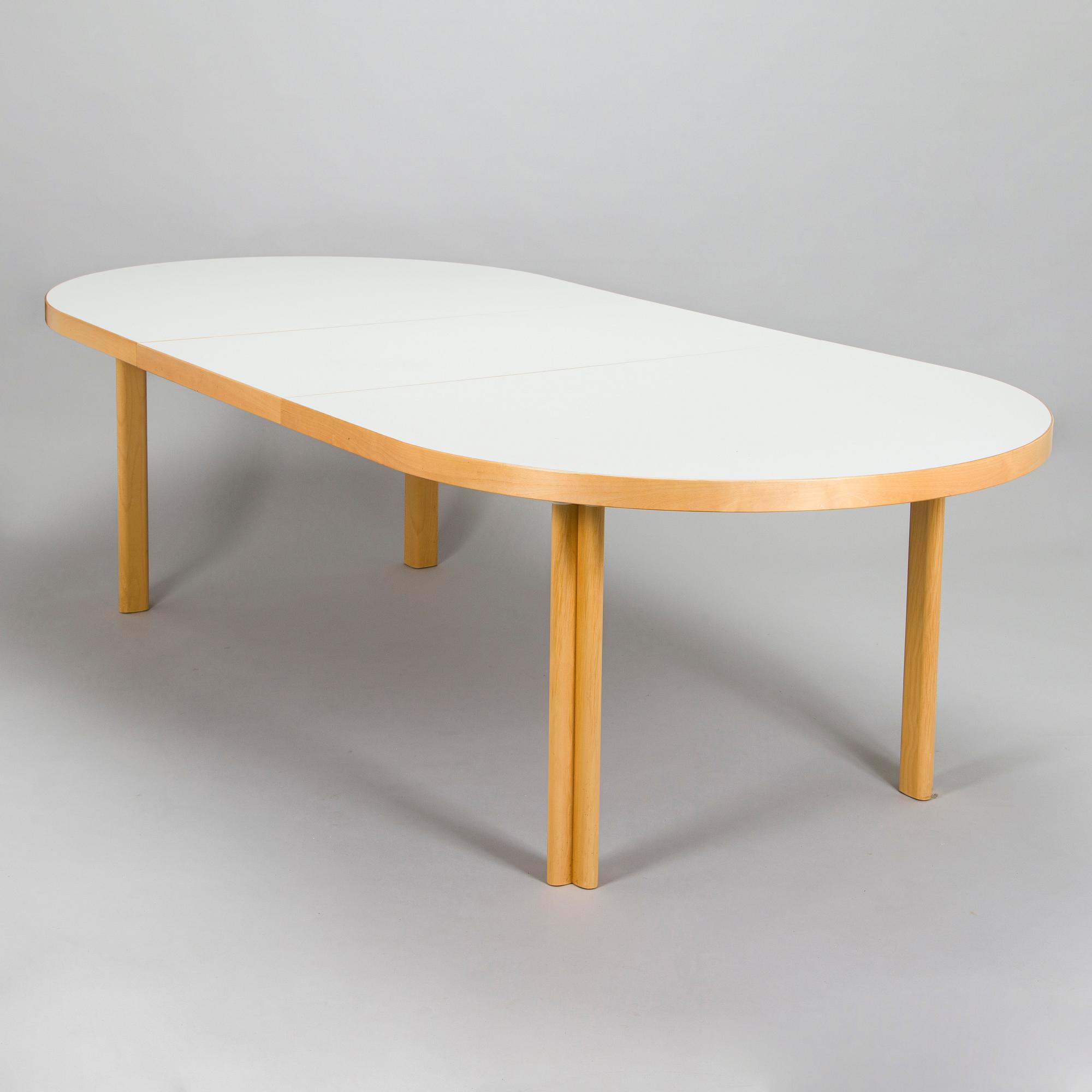 Alvar Aalto, a late 20th century 'H99' dining table for Artek.