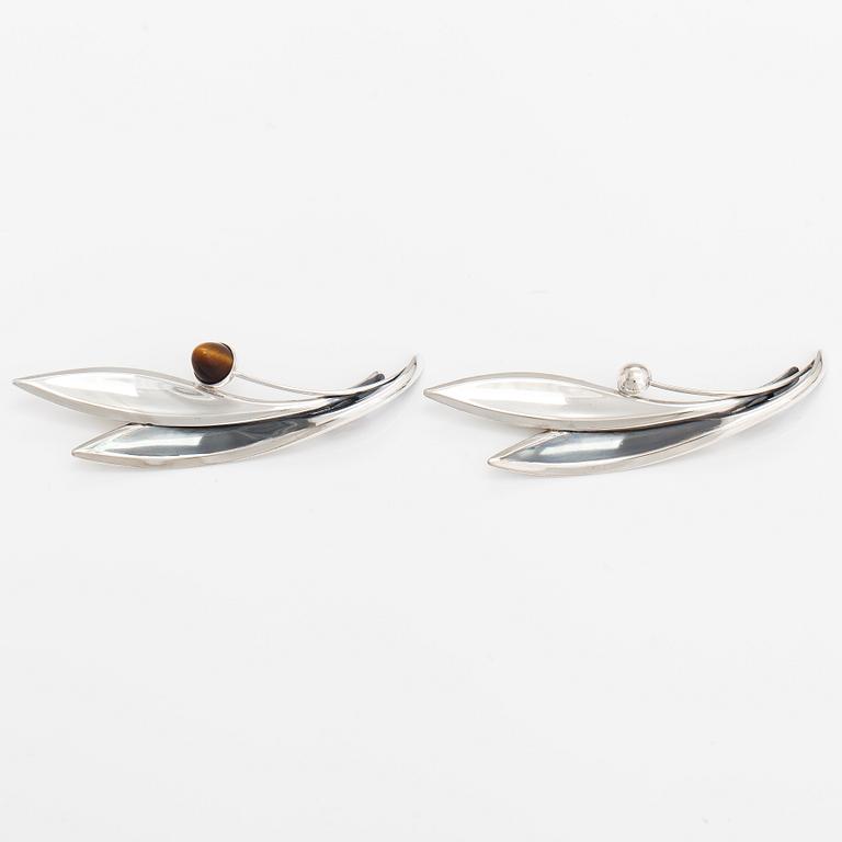 Elis Kauppi, Two silver brooches, one with a tiger's eye. Kupittaan kulta, Turku 1959 and 1962.