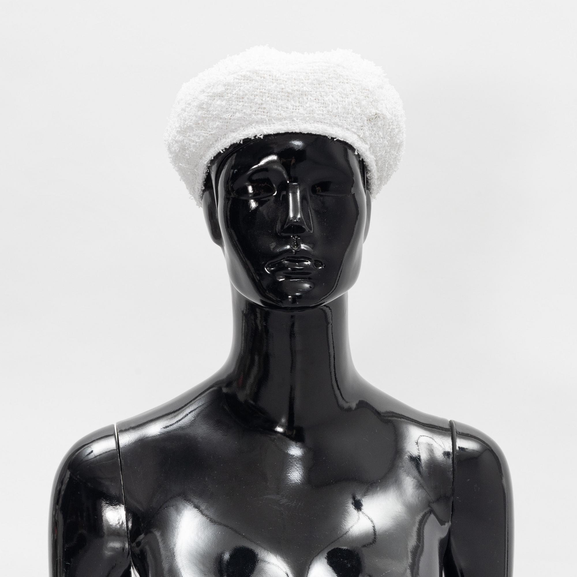 Chanel, a white cotton bouclé beret, size S.