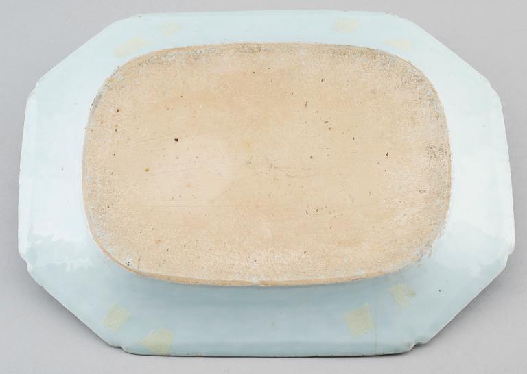 STEKFAT, porslin, Kina, Qianlong 1736-1795.