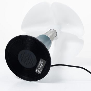 Gae Aulenti, bordslampa, "Minipipistrello", Martinelli Luce, Italien, samtida tillverkning.