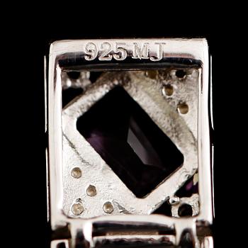 ARMBAND, sterlingsilver, ametister och vita safirer tot ca 22.00 ct.