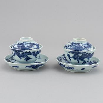 A pair of cups with covers and stand, Qing dynasty, 19th Century.