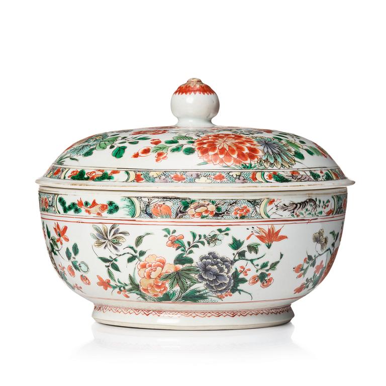 A famille verte tureen with cover, Qing dynasty, Kangxi (1662-1722).