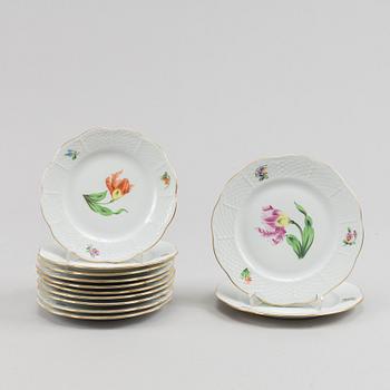 A 51-piece porcelain service, Herend, Hungary, second half of the 20th Century.