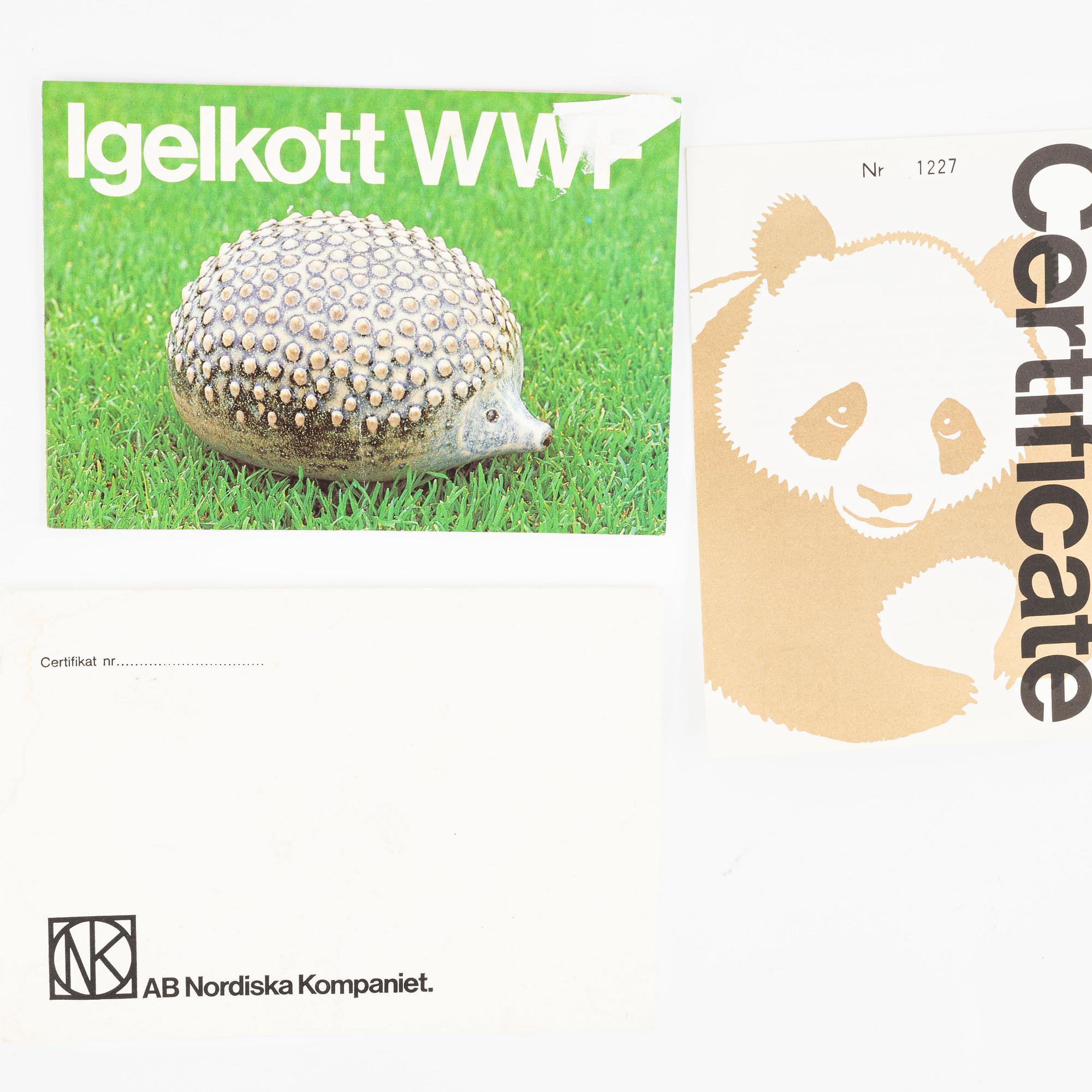 Lisa Larson, figurin, "Igelkott", Gustavsberg för NK, Nordiska Kompaniet i samarbete med WWF. Limiterad upplaga 2200.