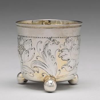 Hieronymus Peller, bägare på kulfötter, silver, Nürnberg (verksam 1662-1677/86). Barock.