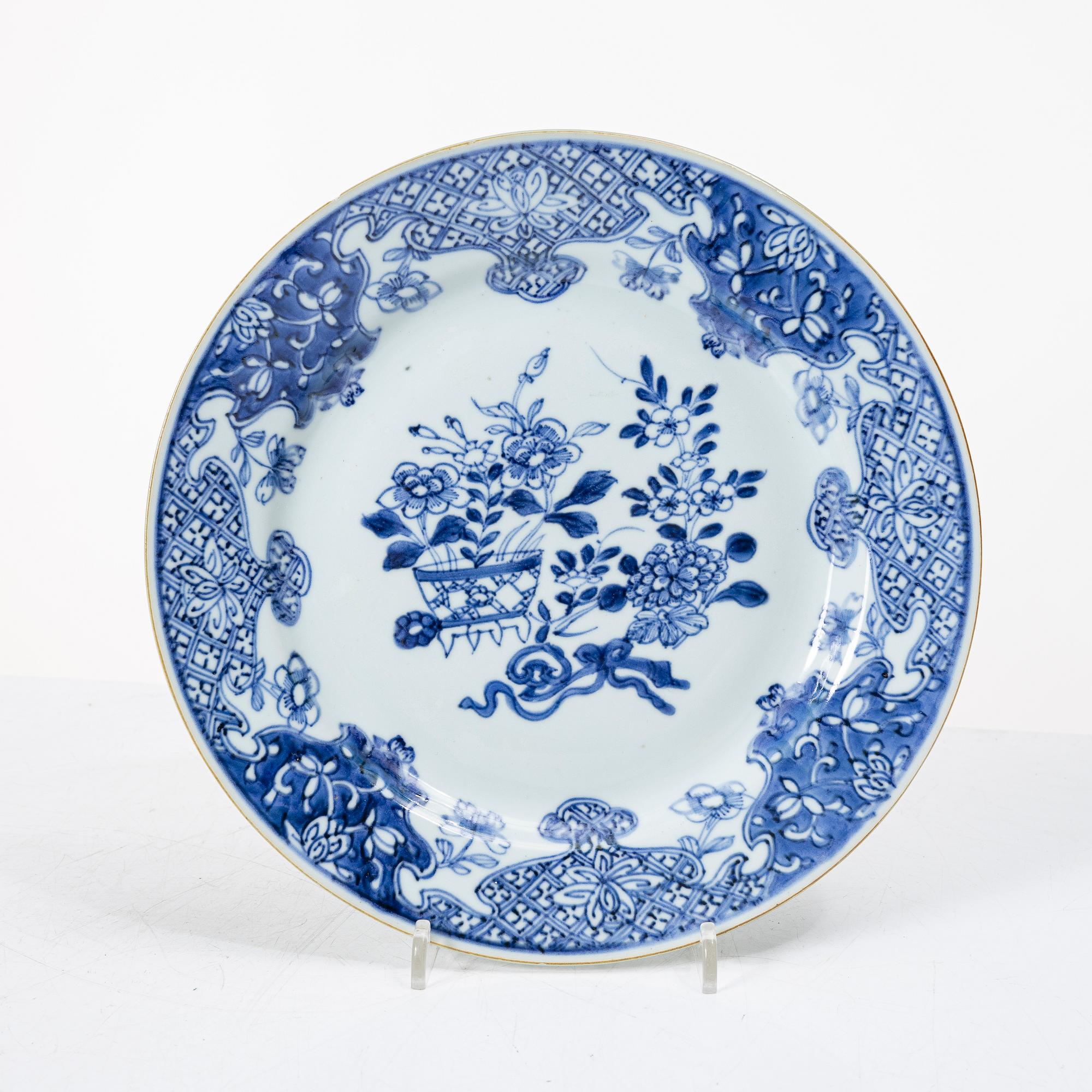 Tallrikar, 16 st, porslin, Kina, Qianlong (1736-95).