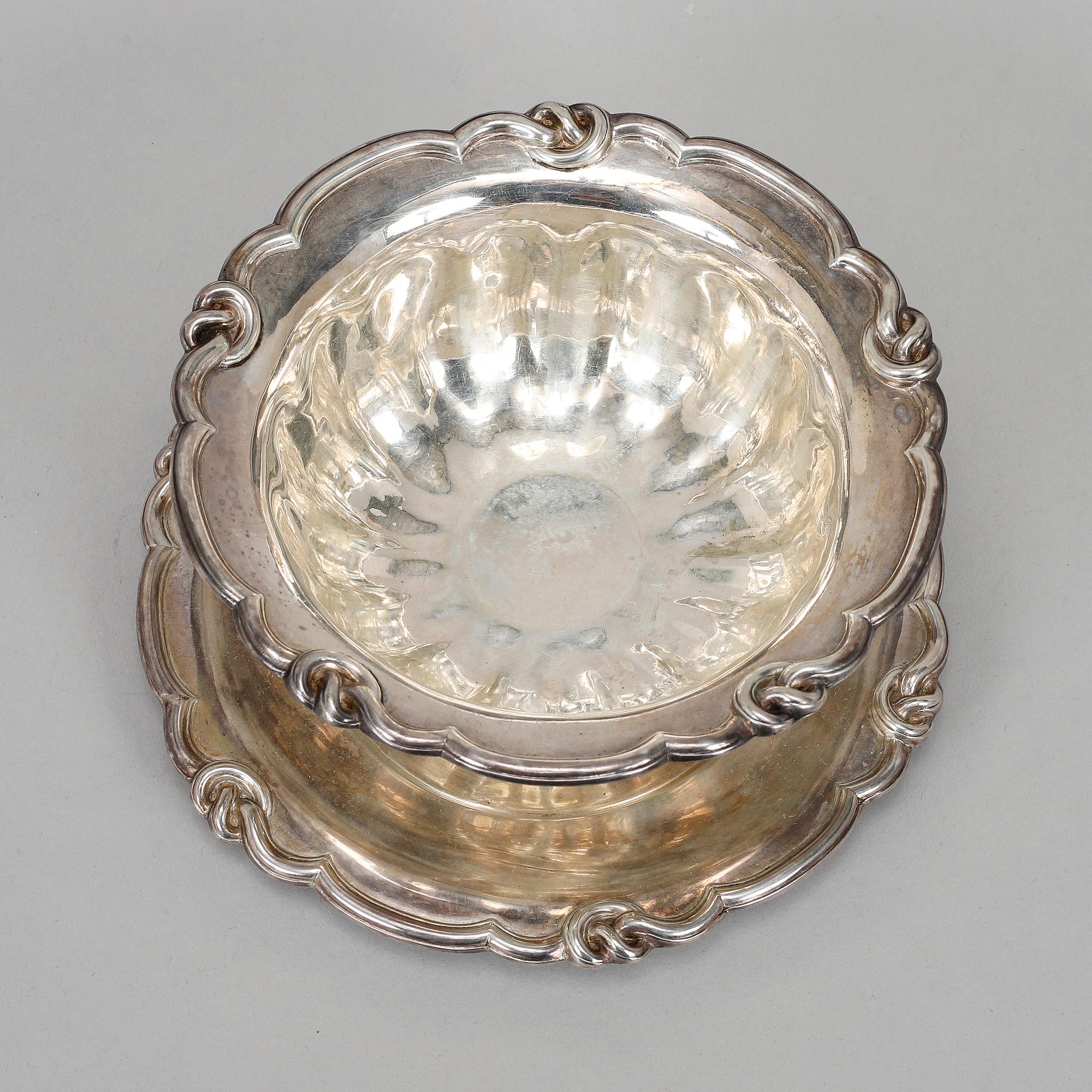 Gustaf Möllenborg, såsskål med fat, silver, Stockholm 1856-57.