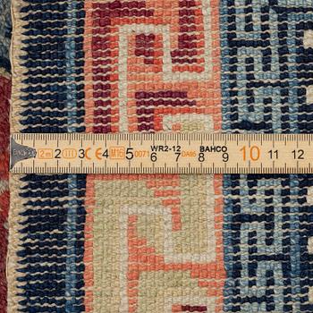 A Chinese rug, semi-antique/antique, 129 x 67 cm.