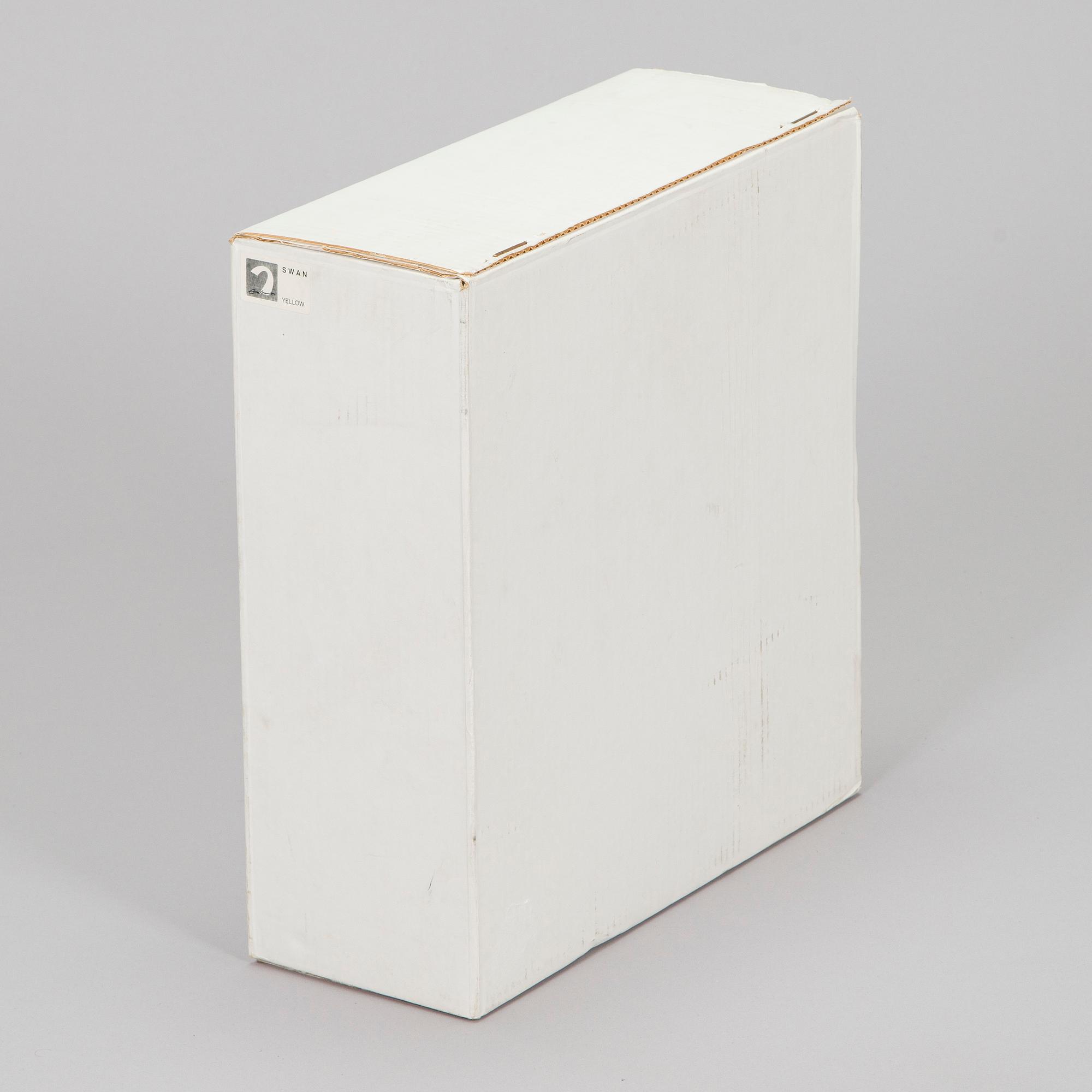 Eero Aarnio, A table lamp 'Swan' for Melaja Oy, 2007.