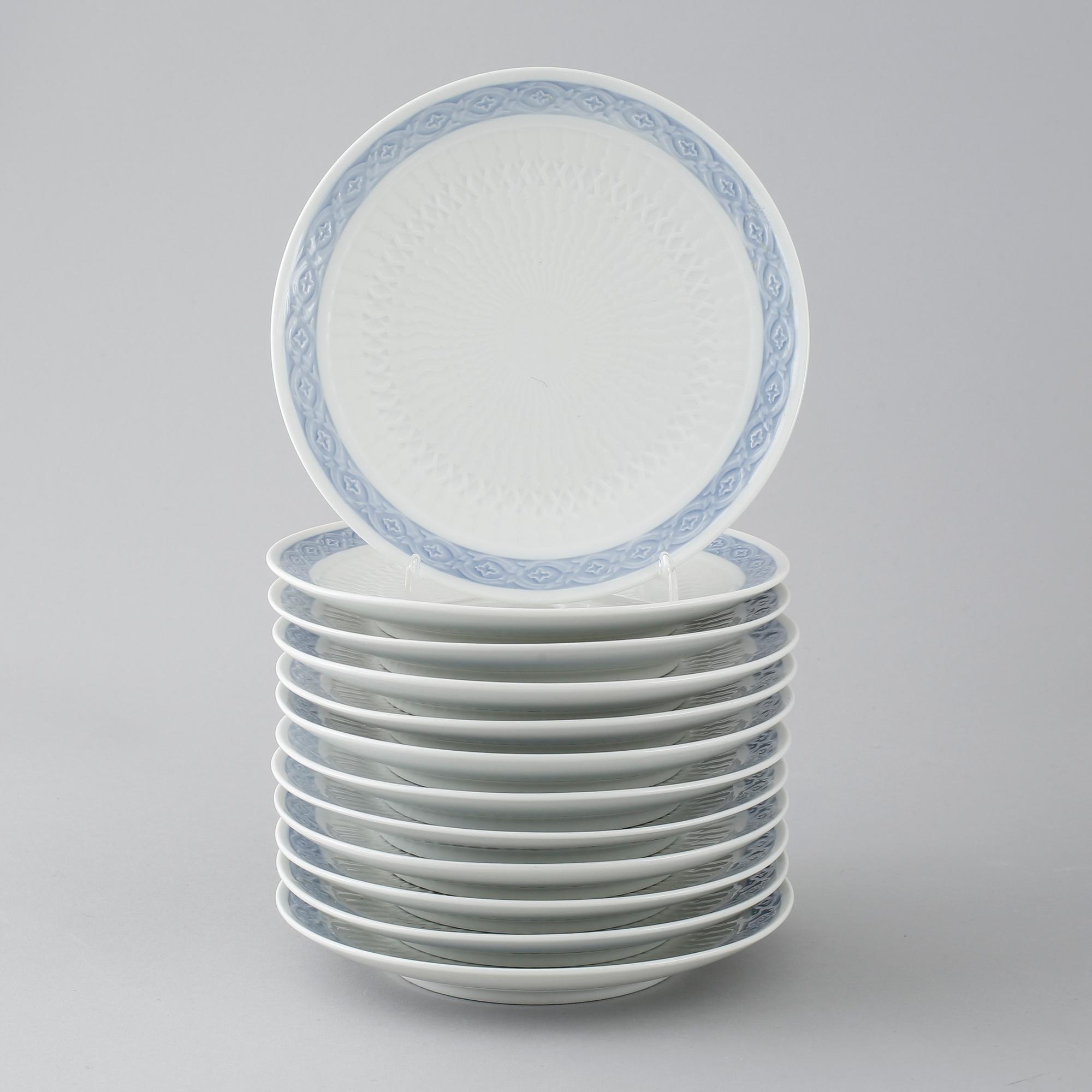 73 porcelian serving pieces, "Blå Vifte", Royal Copenhagen, from the second half of the 20th century.