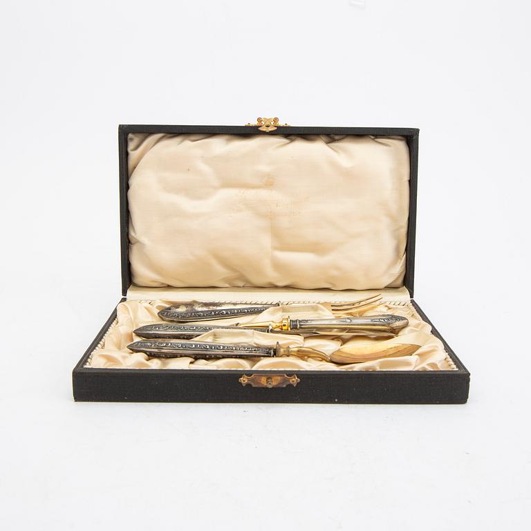 A 4 pcs silver travel cutlery around 1900, weight 112 grams.