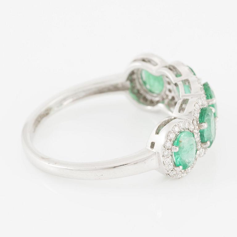 Ring, 18K white gold with emeralds and brilliant-cut diamonds.