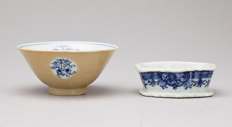 SALTKAR samt KOPP, porslin, Kina 1700-tal.
