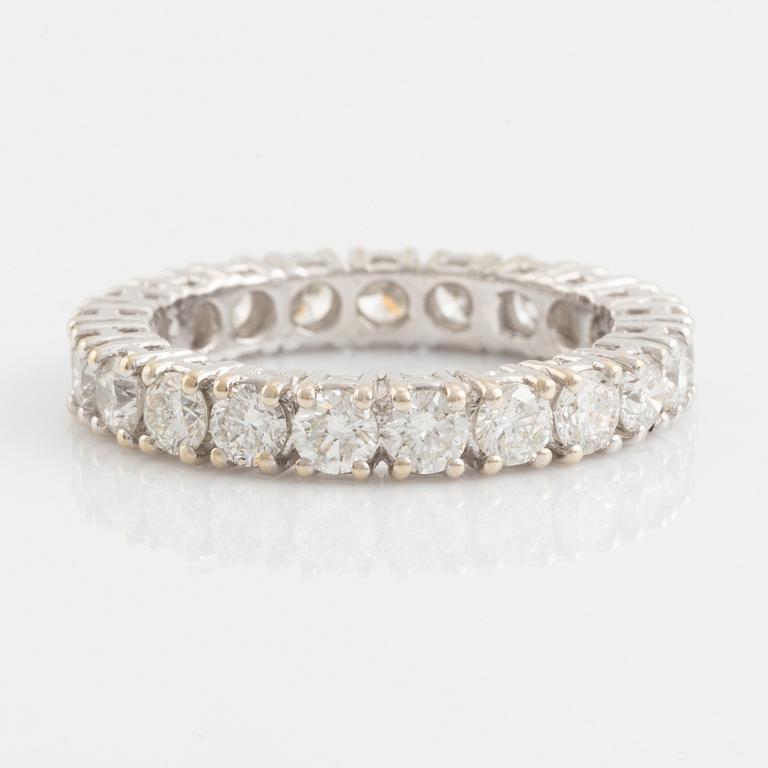Brilliant cut diamond eternity ring, with HRD report.