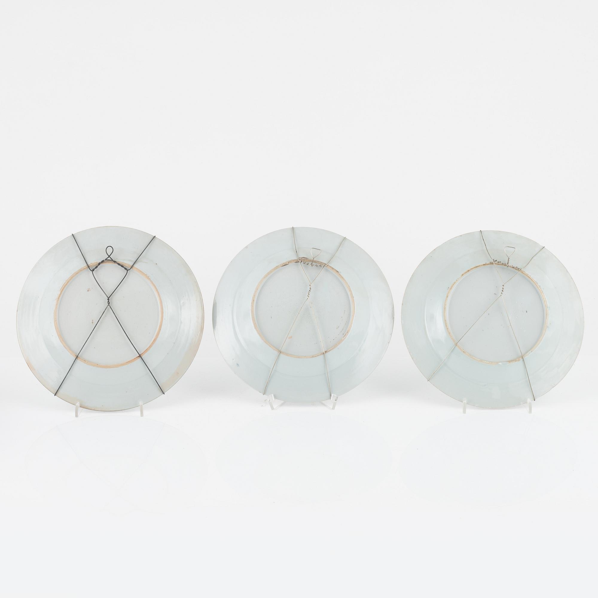 A set of 15 famille rose dinner plates, Qing dynasty, Qianlong and one Canton 19th Century.