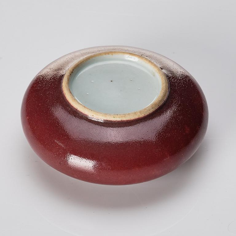 Penselbad samt penselställ, porslin. Sen Qingdynasti, 1800-tal.