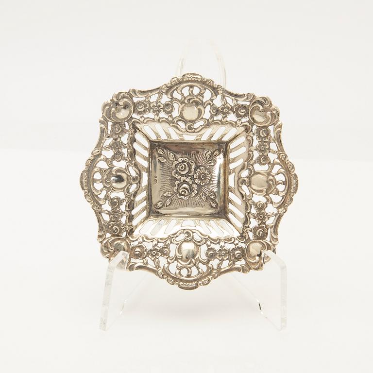 Fat/ Bowls, 7 pieces, silver, 20th century.