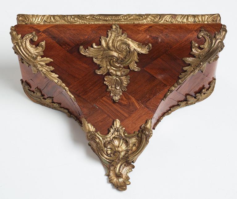 Konsolur, av Petter Ernst (verksam i Stockholm 1753-1784) Rokoko.