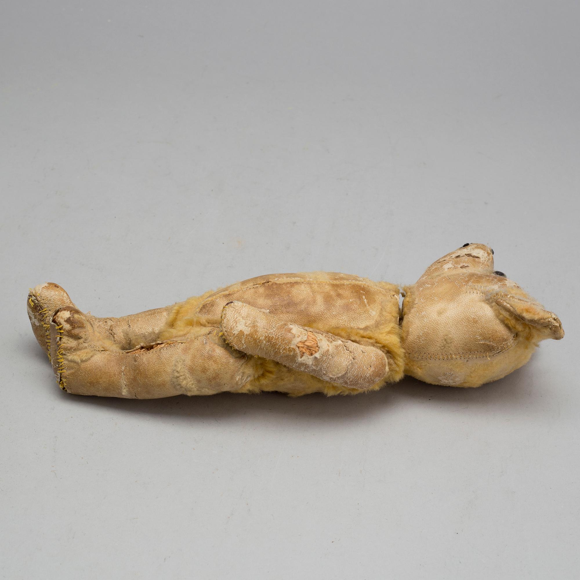 Three teddybears one marked Steiff, first half of the 20th century.