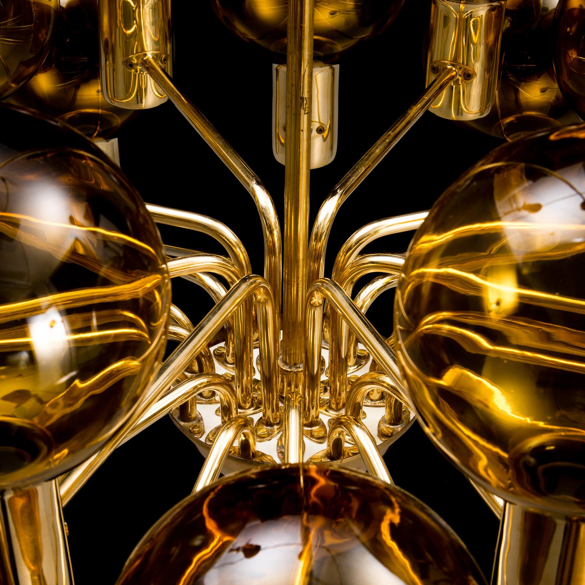 HANS-AGNE JAKOBSSON, taklampa, modell T372/24, Markaryd, 1900-talets senare hälft. Totalhöjd ca 130 cm.