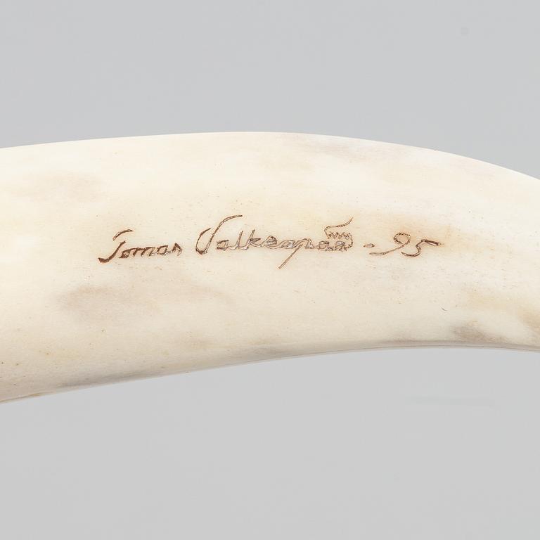 Tomas Valkeapää, a reindeer horn knife, Karesuando.