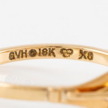 Ring 18K gold with a purple stone.