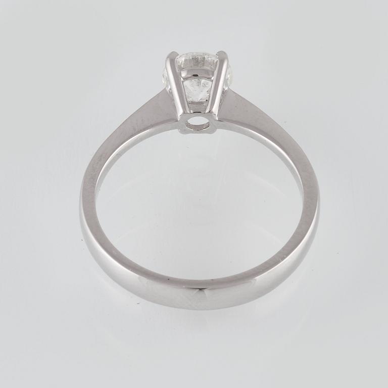 RING, 18K vitguld med briljantslipad diamant 1.00 ct, Milano, Italien. Vikt 3,5 gram.