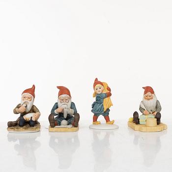 Jenny Nyström, after, after. 14 figurines, Kalmar Läns Museum.