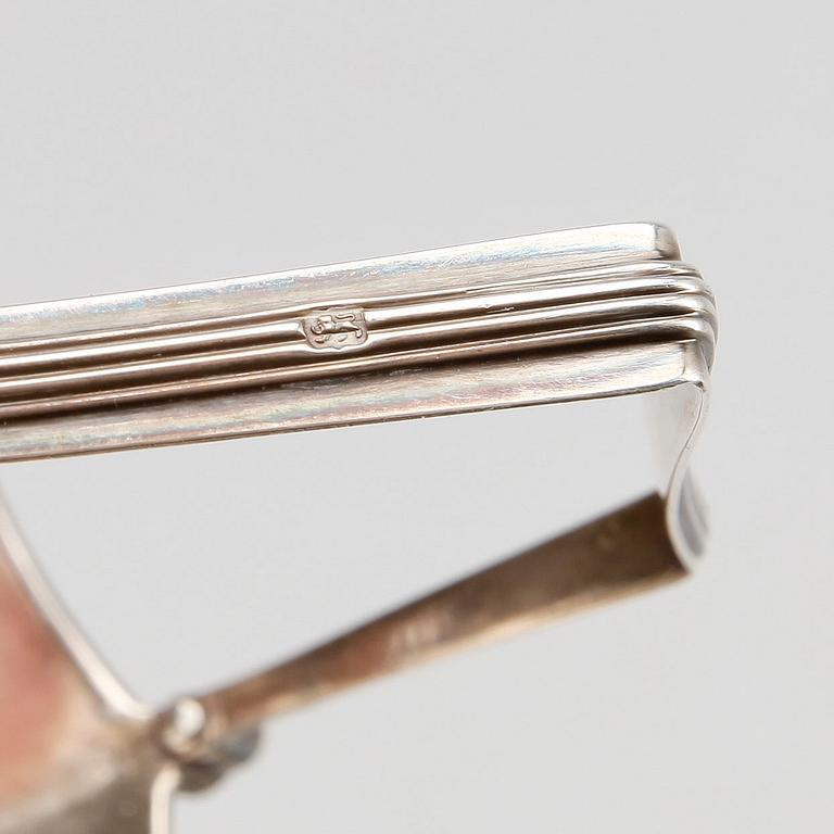 GRÄDDKANNA och SOCKERSKÅL, silver, bland annat Digby Scott & Benjamin Smith I, London, 1828. Total vikt ca 332g.