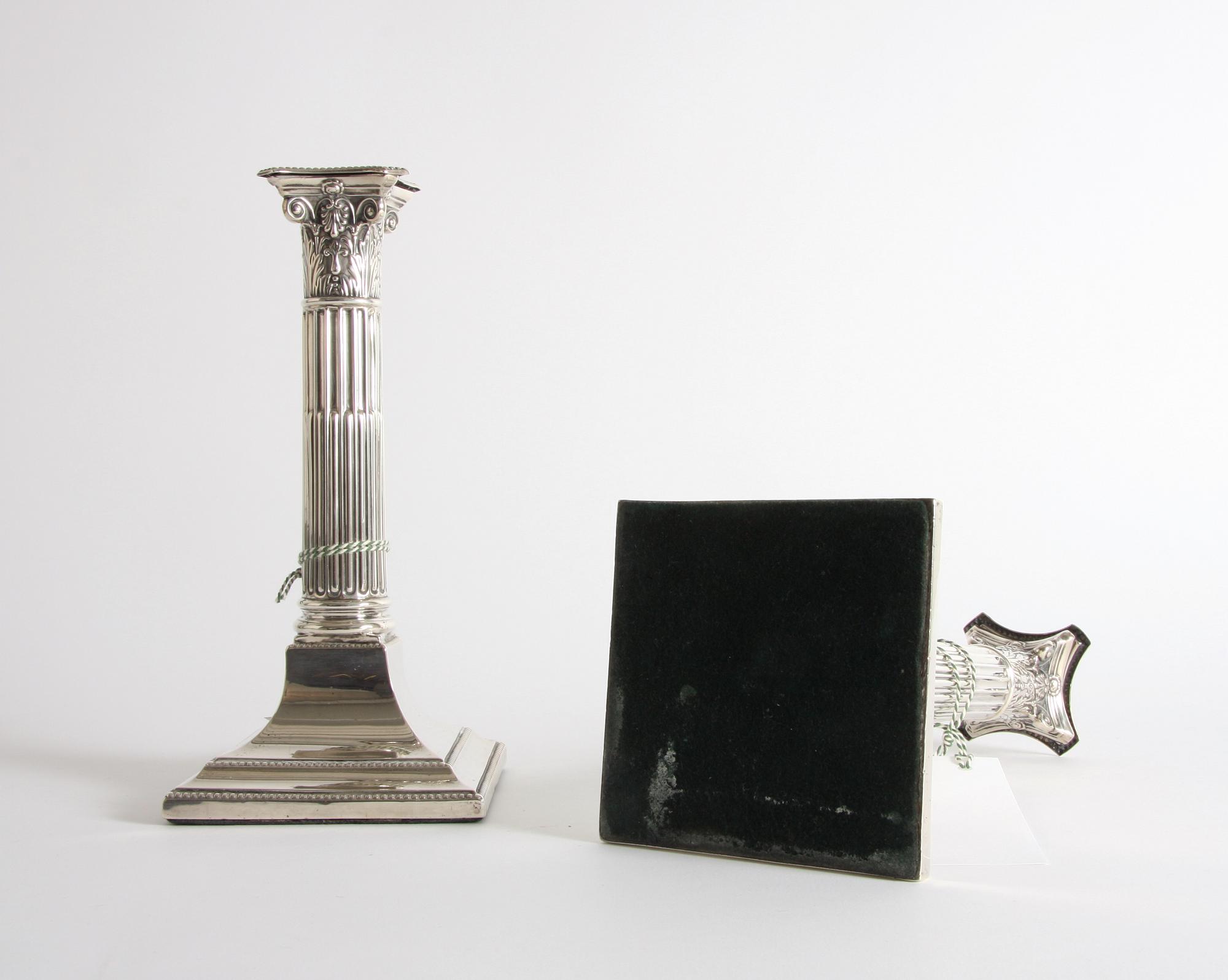 LJUSSTAKAR, ett par, silver, England Sheffield 1918.