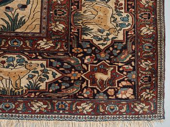 SEMI-ANTIQUE KASHAN/SAROUK FIGURAL, possibly Qazwin or India (Rajastan). 297,5 x 231 cm.