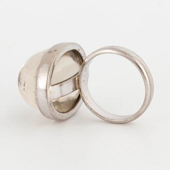 Cabochon-cut moonstone ring.