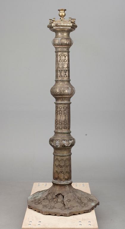 GOLVKANDELABER, mässing, Persien 1800-tal.