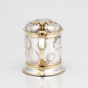 A German 18th century parcel-gilt silver tankard, mark of Andreas Junge I, Königsberg, possibly 1736.