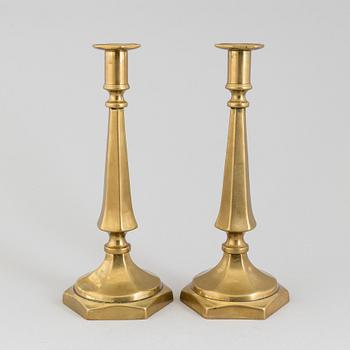 LJUSSTAKAR, ett par, brons, 1800-tal.