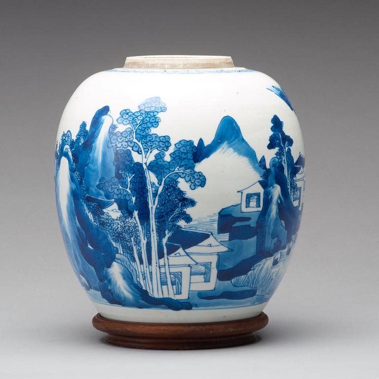 A blue and white jar, Qing dynasty, Kangxi (1662-1722).