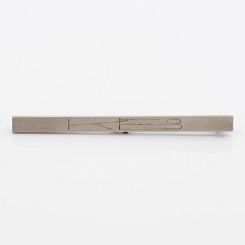 Wiwen Nilsson, brosch med monogramgravyr, sterlingsilver, Lund 1949.