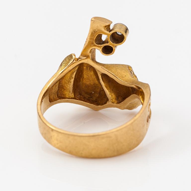 Björn Weckström, Sormus "Timanttioksa", 18K kultaa ja timantteja n. 0.03 ct yht. Lapponia 1979.