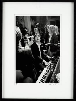 TERRY O'NEILL, gelatinsilverfotografi signerat och numrerat 45/50.