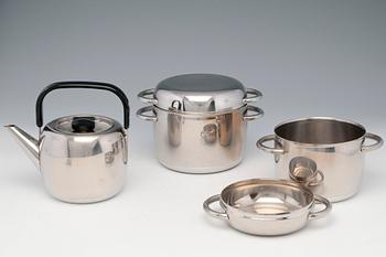 720. Timo Sarpaneva, A SET OF TWO POTS AND KETTLE.