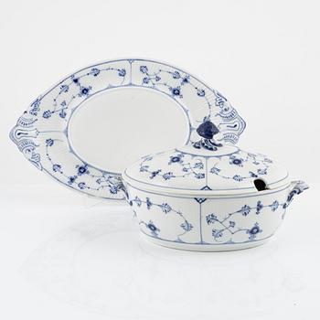 Royal Copenhagen, a 'Musselmalet' porcelain tureen with cover, Royal Copenhagen, Denmark, 1889-1922.
